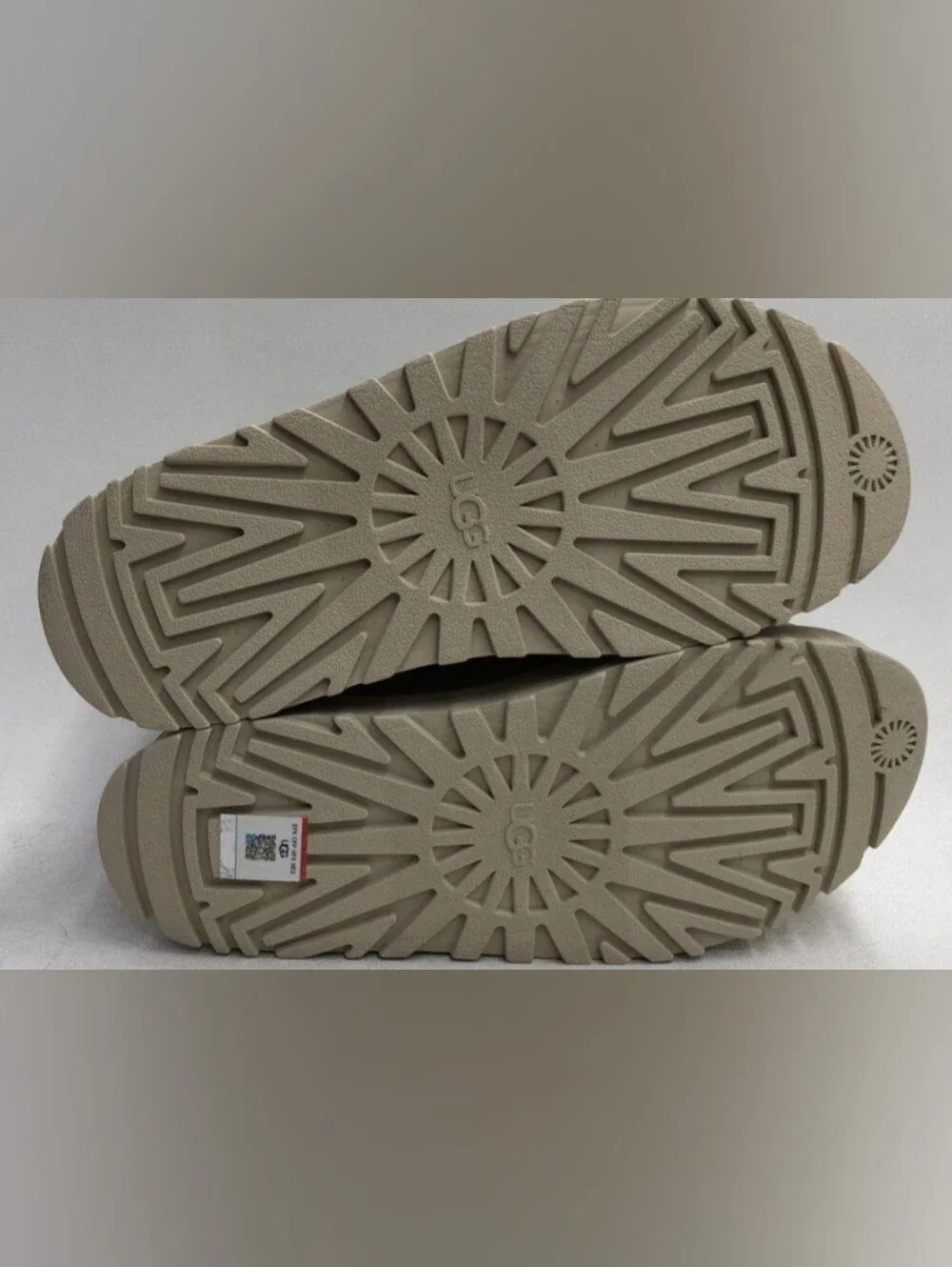UGG® Goldenglow Sea Salt Sandals Size 10 New MSRP $99.99